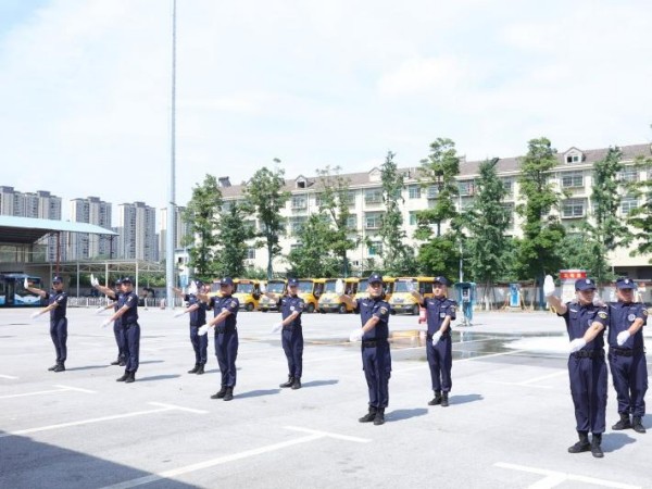 保安队员交通手势操培训