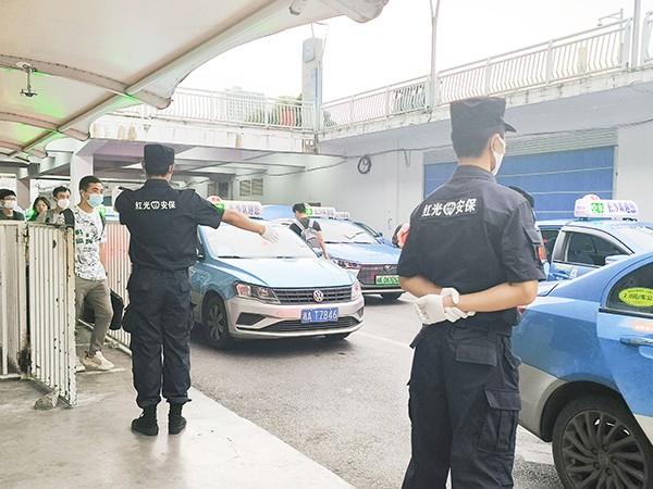 交通行政执法局队员执勤风采